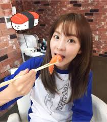 Dara eating sushi (Line play 053115) | 2ne1, South korean idol, Yg ...