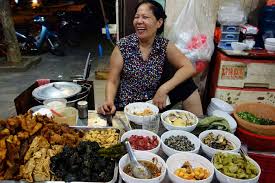 Street Food Culture & Food Districts in Saigon